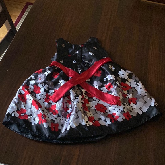 Pretty Formal Dress - Picture 2 of 2